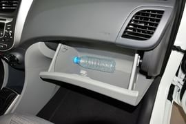 2014款现代瑞纳三厢1.4L手动智能型GLS到店实拍