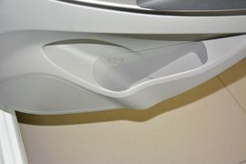 2014款现代瑞纳三厢1.4L手动智能型GLS