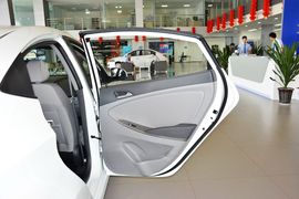 2014款现代瑞纳三厢1.4L手动智能型GLS