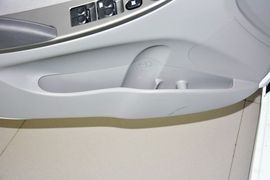 2014款现代瑞纳三厢1.4L手动智能型GLS