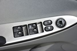 2014款现代瑞纳三厢1.4L手动智能型GLS