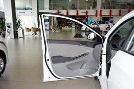 2014款现代瑞纳三厢1.4L手动智能型GLS