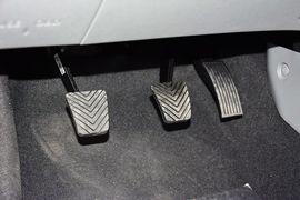 2014款现代瑞纳三厢1.4L手动智能型GLS