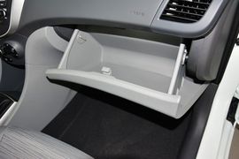 2014款现代瑞纳三厢1.4L手动智能型GLS