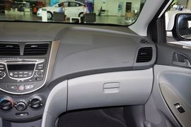 2014款现代瑞纳三厢1.4L手动智能型GLS