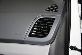 2014款现代瑞纳三厢1.4L手动智能型GLS