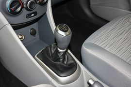 2014款现代瑞纳三厢1.4L手动智能型GLS