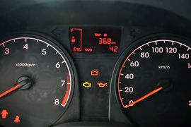 2014款现代瑞纳三厢1.4L手动智能型GLS