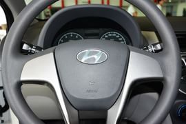 2014款现代瑞纳三厢1.4L手动智能型GLS