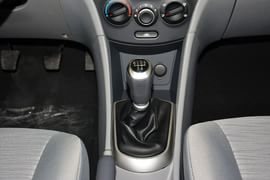 2014款现代瑞纳三厢1.4L手动智能型GLS