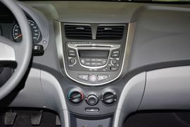 2014款现代瑞纳三厢1.4L手动智能型GLS