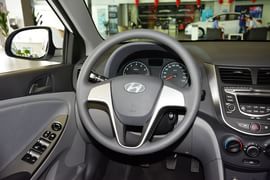 2014款现代瑞纳三厢1.4L手动智能型GLS