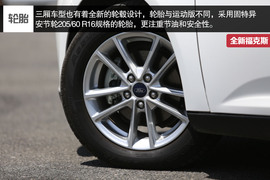 试驾全新福克斯三厢