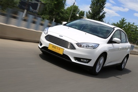 试驾全新福特福克斯三厢