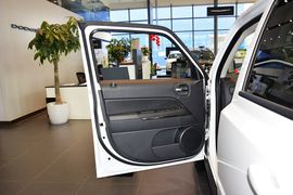 2014款Jeep自由客2.4L运动版