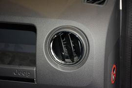 2014款Jeep自由客2.4L运动版