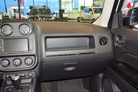 2014款Jeep自由客2.4L运动版