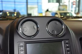 2014款Jeep自由客2.4L运动版