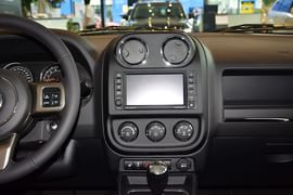 2014款Jeep自由客2.4L运动版