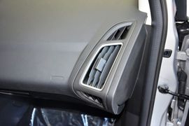 2015款福特福克斯两厢1.5L