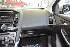 2015款福特福克斯两厢1.5L