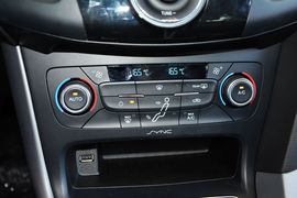 2015款福特福克斯两厢1.5L