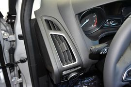 2015款福特福克斯两厢1.5L