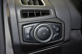 2015款福特福克斯两厢1.5L
