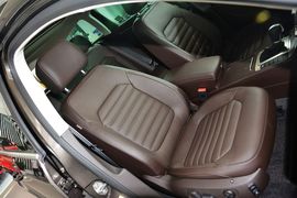 2012款大众迈腾旅行车2.0TSI