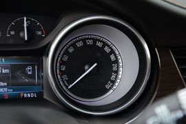 2015款别克威朗20T双离合旗舰型