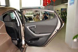 2015款现代朗动1.6L手动领先型
