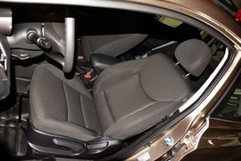 2015款现代朗动1.6L手动领先型