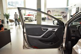 2015款现代朗动1.6L手动领先型