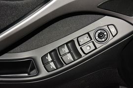 2015款现代朗动1.6L手动领先型