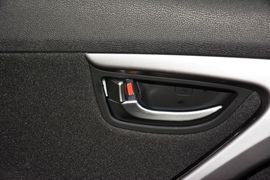2015款现代朗动1.6L手动领先型