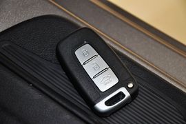 2015款现代朗动1.6L手动领先型