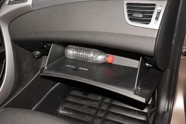 2015款现代朗动1.6L手动领先型