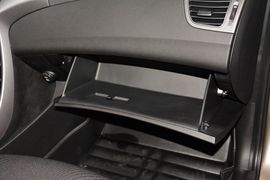 2015款现代朗动1.6L手动领先型