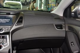 2015款现代朗动1.6L手动领先型