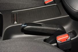 2015款现代朗动1.6L手动领先型
