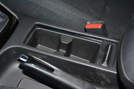 2015款现代朗动1.6L手动领先型