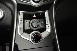 2015款现代朗动1.6L手动领先型