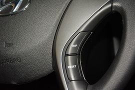 2015款现代朗动1.6L手动领先型