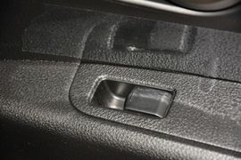 2013款日产骊威1.6XE手动舒适型