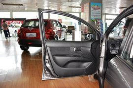 2013款日产骊威1.6XE手动舒适型