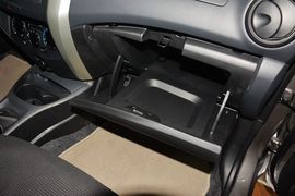 2013款日产骊威1.6XE手动舒适型