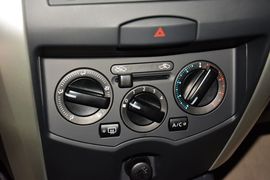 2013款日产骊威1.6XE手动舒适型