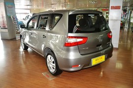 2013款日产骊威1.6XE手动舒适型