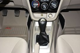 2015款长安悦翔V3