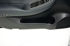 2015款丰田皇冠2.5L精英版